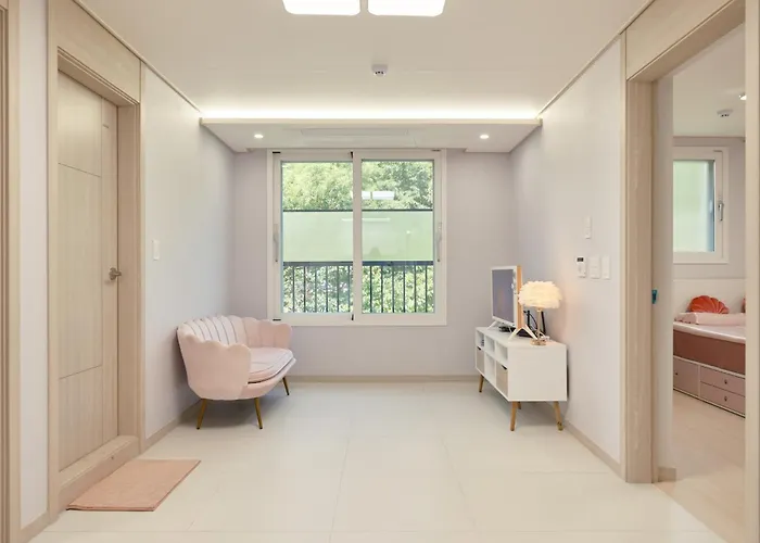 Apartment Pink 4 Bedroom