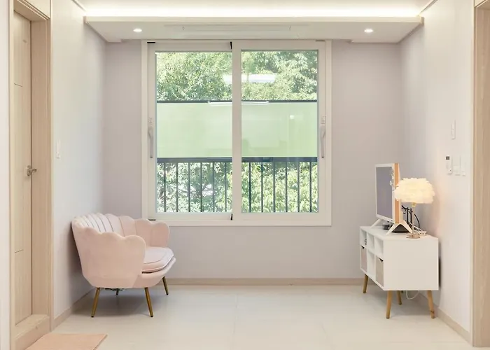 Apartment Pink 4 Bedroom