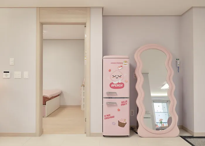 Pink 4 Bedroom Apartment *