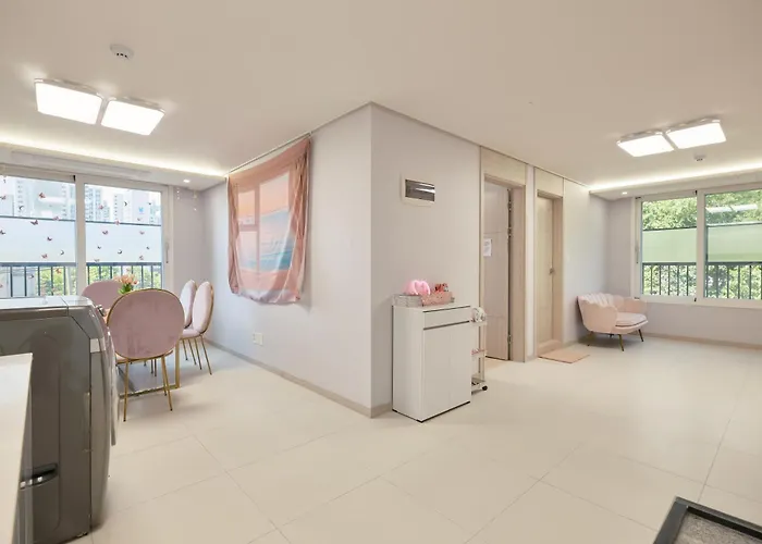 Apartment Pink 4 Bedroom