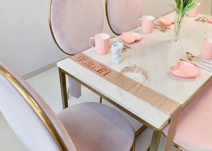 Pink 4 Bedroom Apartment *