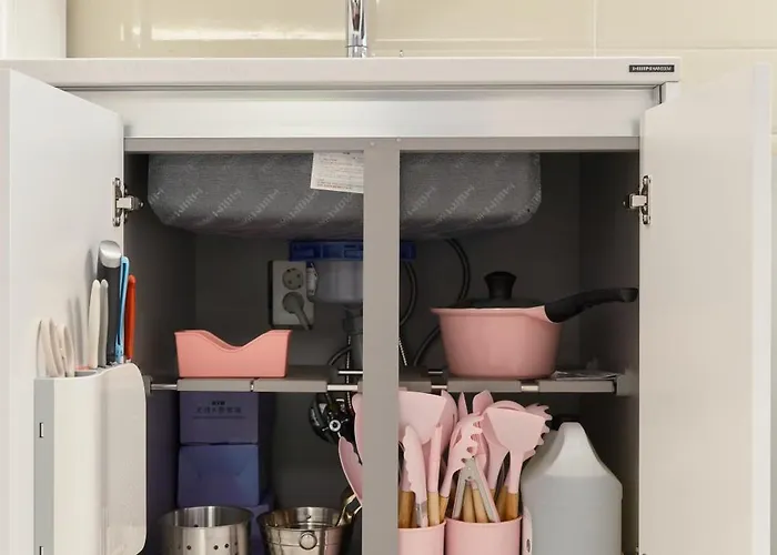 Pink 4 Bedroom Apartment *