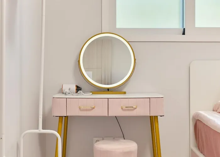 Pink 4 Bedroom Apartment *