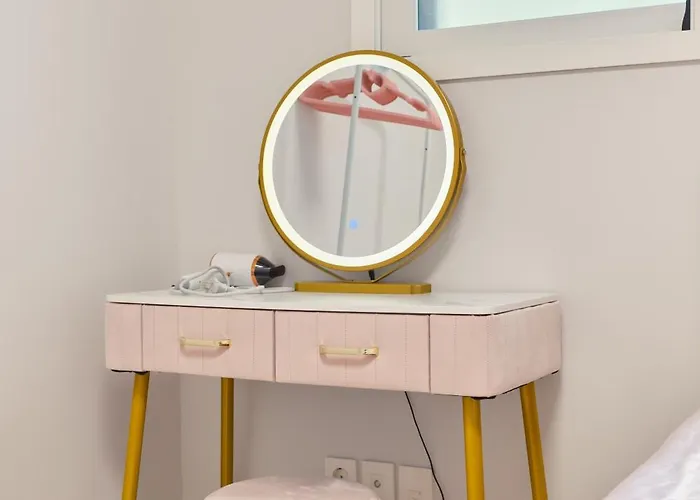 Pink 4 Bedroom Apartment *