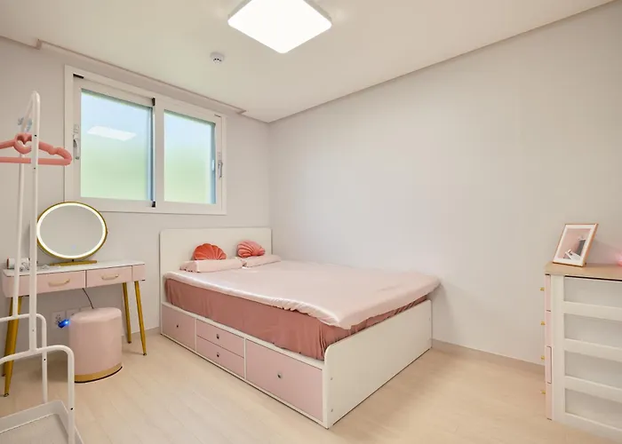 Apartment Pink 4 Bedroom *