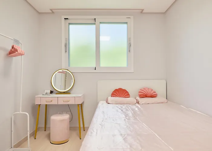 Apartment Pink 4 Bedroom Seoul
