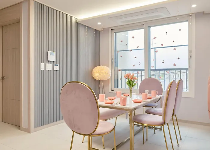 Apartment Pink 4 Bedroom *
